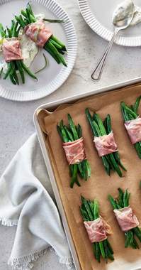 Green beans bundles with prociutto and herbs creamy sauce | Arctic Gardens