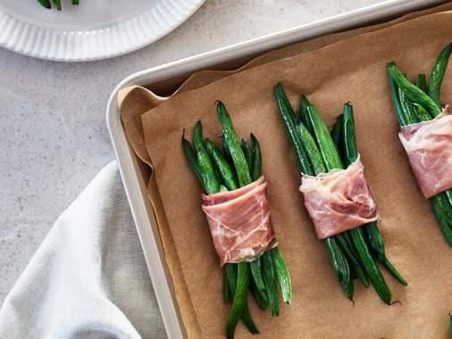 Green beans bundles with prociutto and herbs creamy sauce